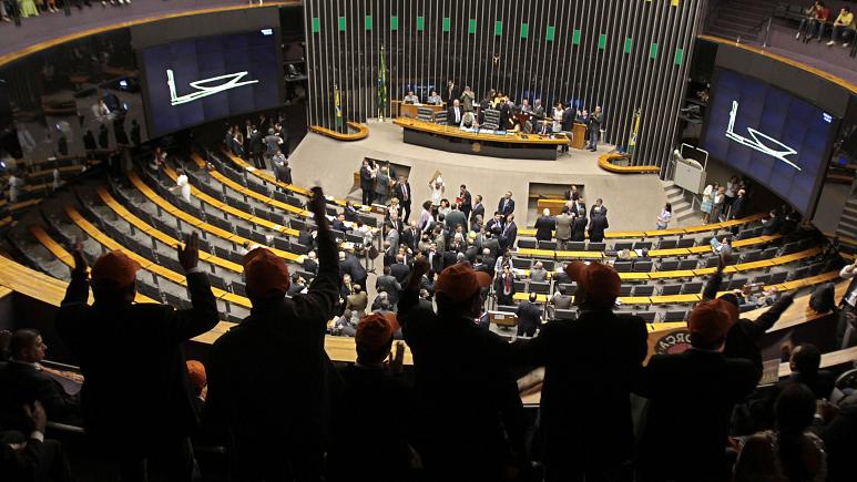 Read more about the article Βραζιλία: Βουλευτής προτείνει να κόβονται τα χέρια των κλεφτών πολιτικών