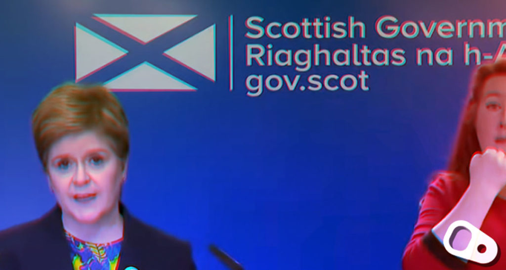 Read more about the article Σκωτία: Άλλαξε το σκηνικό της αίθουσας Τύπου γιατί “έμοιαζε με την σημαία του Ρωσικού Πολεμικού Ναυτικού”